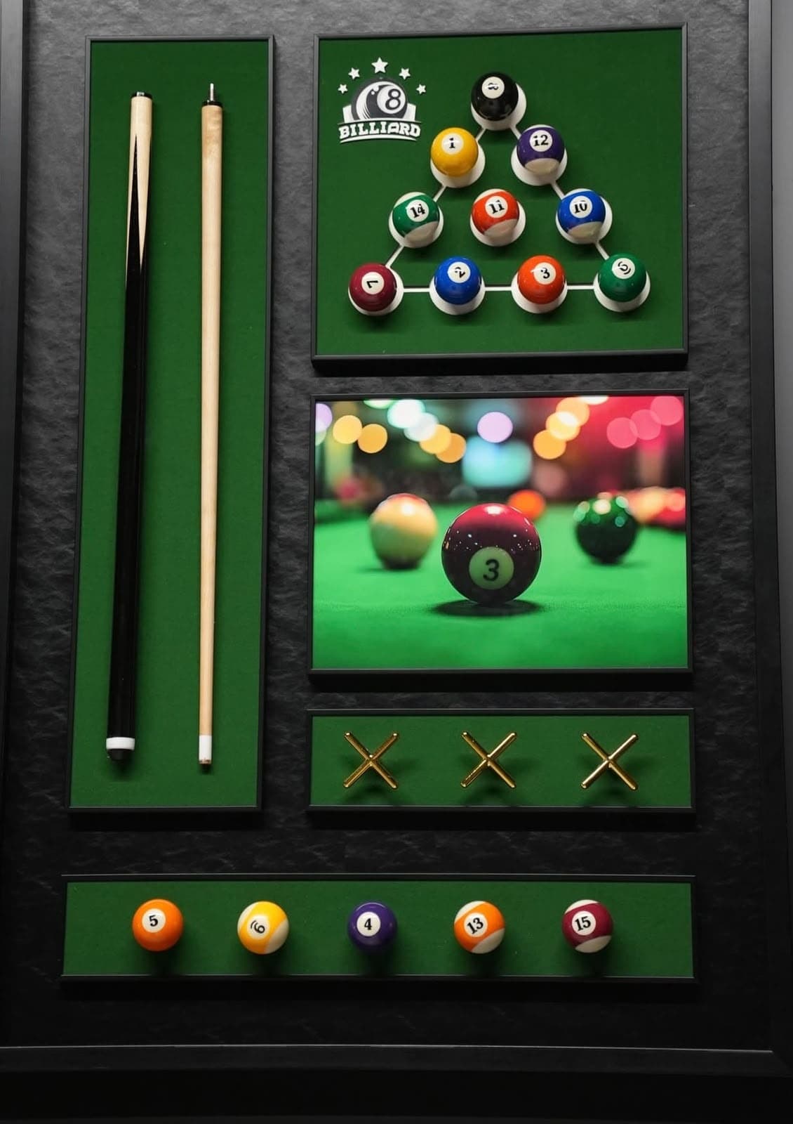 Koyu zeminli panoda yeşil çuha bölmeler içinde iki bilardo ıstakası, üçgen dizilmiş toplar, bilardo fotoğrafı ve sıra halinde toplar